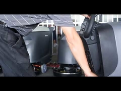 Η μπαταρία Dycon περπατάει πίσω από το καθαριστήρα δαπέδου με έλξη