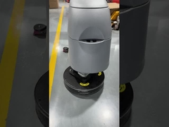 Το ελαστικό περίβλημα της βούρτσας FS20W προστατεύει από πιτσιλιές λυμάτων.